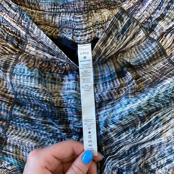 Lululemon Hotty Hot Shorts, Size 6, 2.5” inseam - Picture 2 of 3